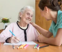 Hayata Tutunmak: Yaşlılarda Sosyal İzolasyonu Önlemede Bakıcının Gücü